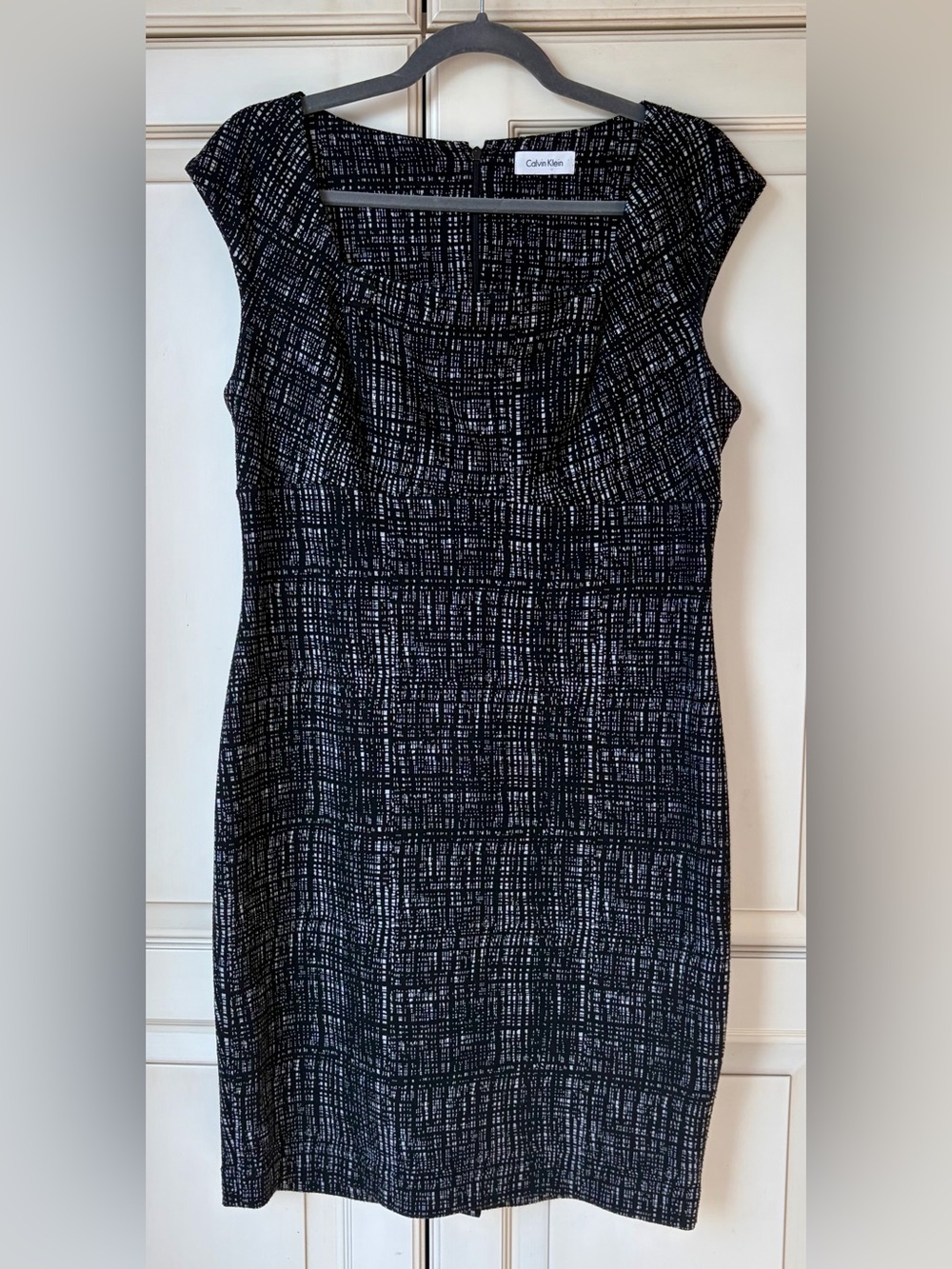 Calvin Klein Black and White Grid-Print Sleeveless Dress. Med-Large